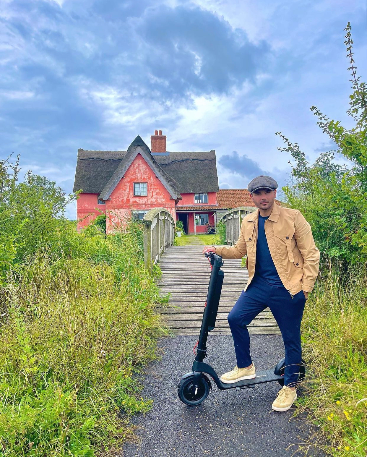 The Official Cruzaa Commuta E-Scooter 45km Range - 25kmh Top Speed - ships from UK